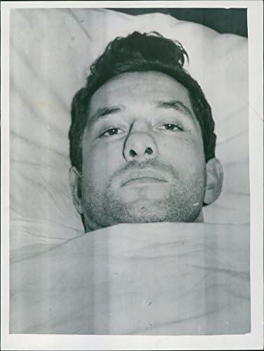 תצלום וינטג 'של ג'ורג' מיטרקוג'ורג 'מיטרקו, אחד מאנשי הצוות שנותרו בחיים במפעל המעופף האמריקני, שוכן